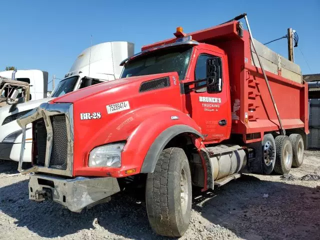 2020 Kenworth Construction T880