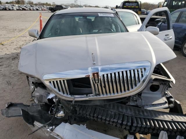 2011 Lincoln Town Car Signature Limited