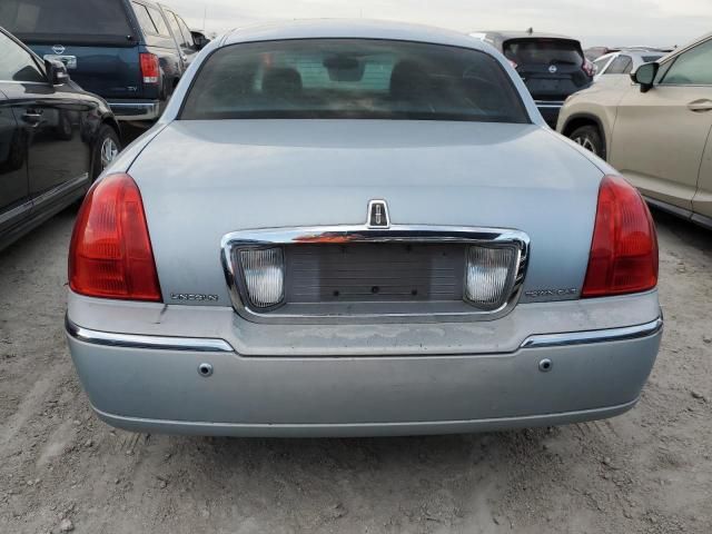 2005 Lincoln Town Car Signature Limited