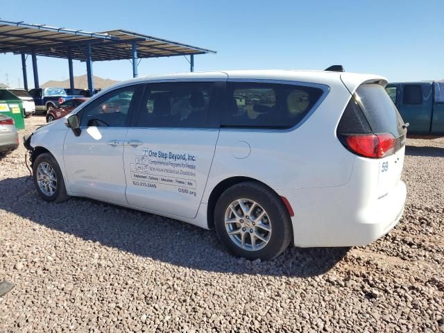 2022 Chrysler Voyager LX