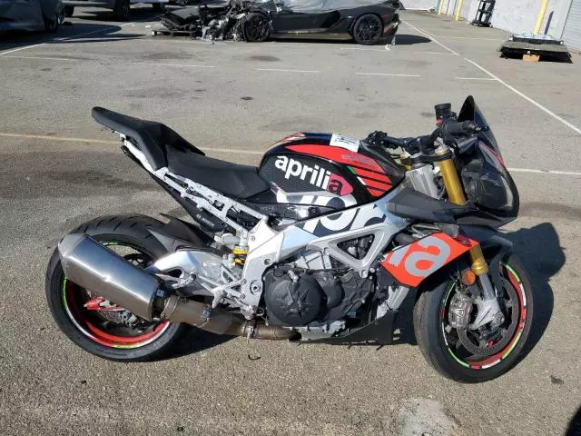 2017 Aprilia Tuono V4 1100 RR