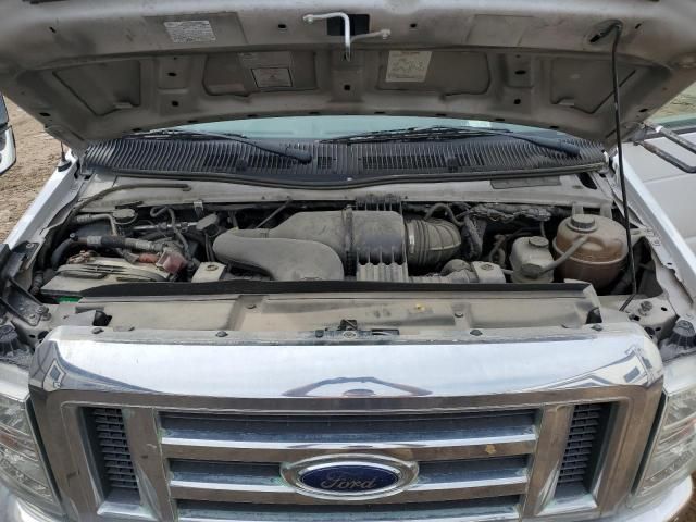 2013 Ford Econoline E350 Super Duty Cutaway Van