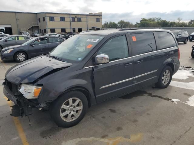 2011 Chrysler Town & Country Touring L