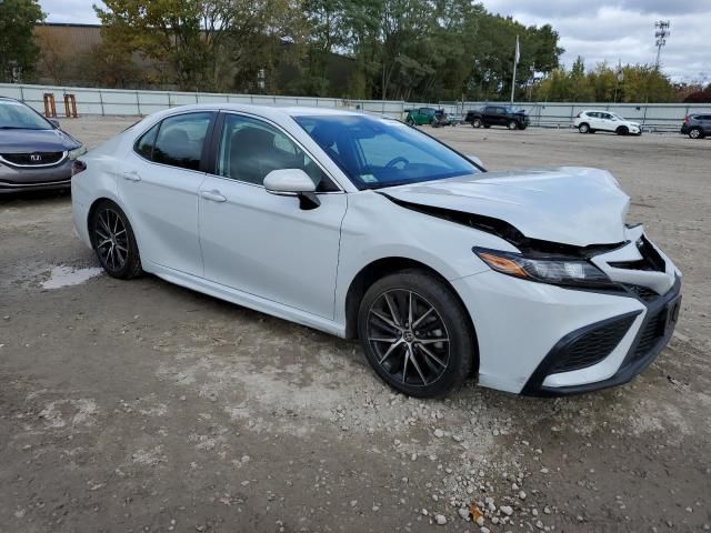 2022 Toyota Camry SE