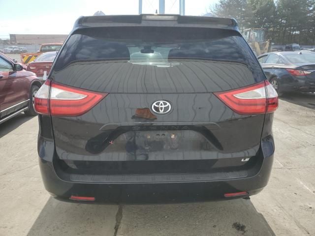 2018 Toyota Sienna LE