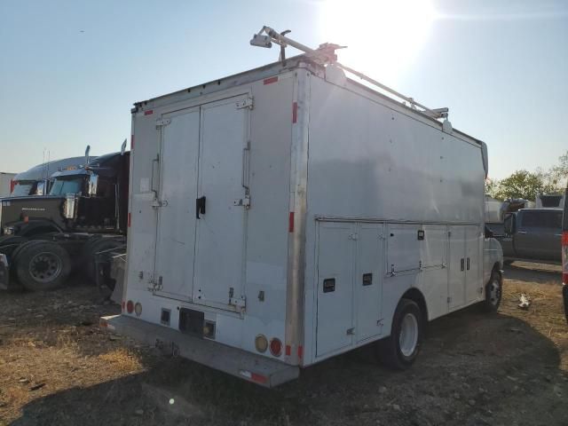 2015 Ford Econoline E450 Super Duty Cutaway Van