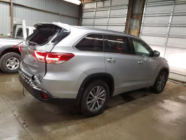 2017 Toyota Highlander SE