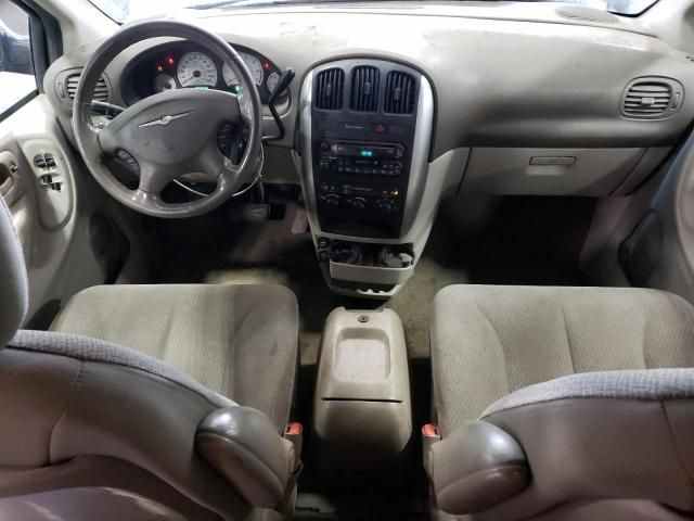 2005 Chrysler Town & Country Touring