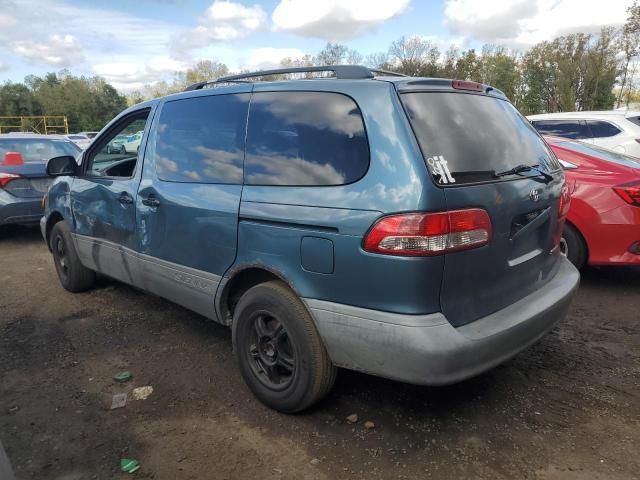 2002 Toyota Sienna LE