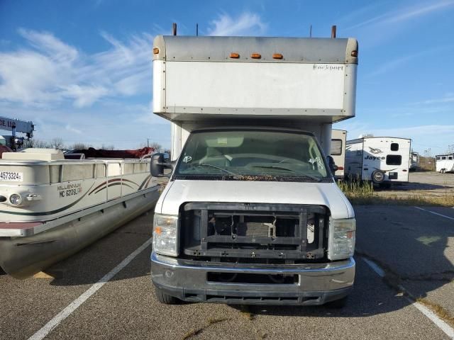 2010 Ford Econoline E350 Super Duty Cutaway Van