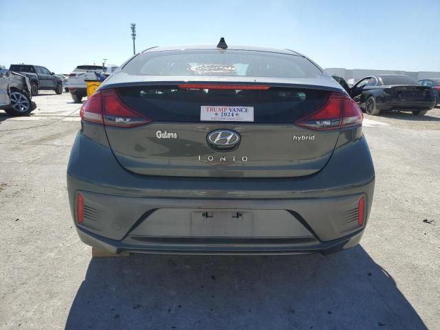 2022 Hyundai Ioniq SE