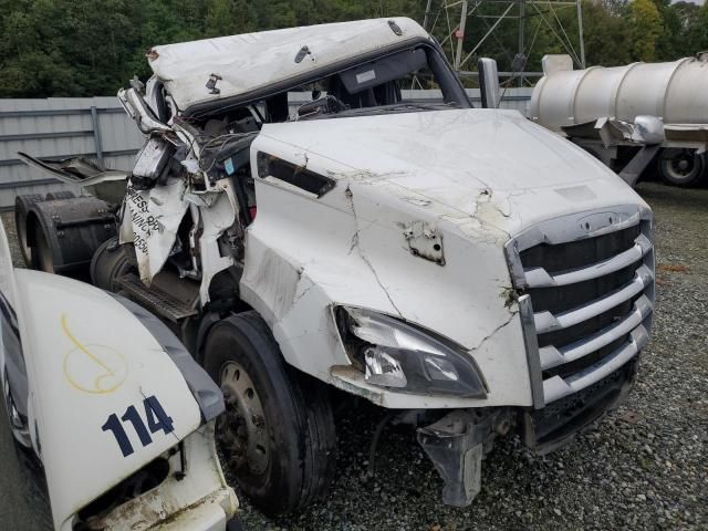 2020 Freightliner Cascadia 116