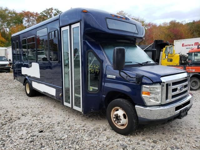 2016 Ford Econoline E450 Super Duty Cutaway Van