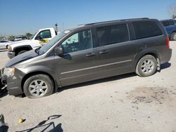 2010 Chrysler Town & Country Touring Plus en venta en Kansas City, KS