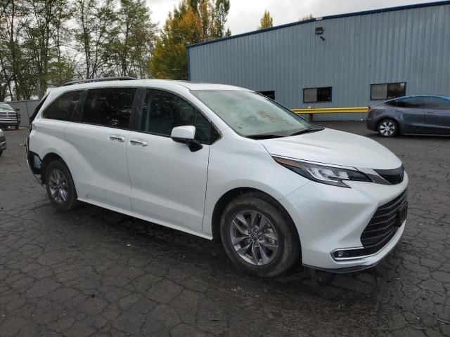 2022 Toyota Sienna XLE