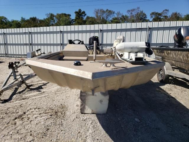 2000 Xpress Boat