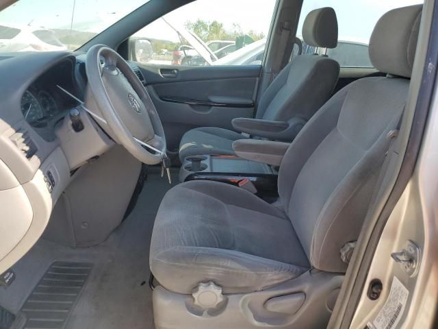 2004 Toyota Sienna CE