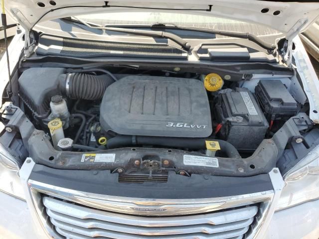 2016 Chrysler Town & Country Touring