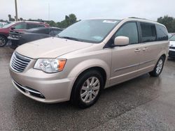 Carros salvage a la venta en subasta: 2013 Chrysler Town & Country Touring