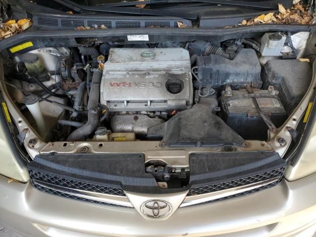 2004 Toyota Sienna XLE