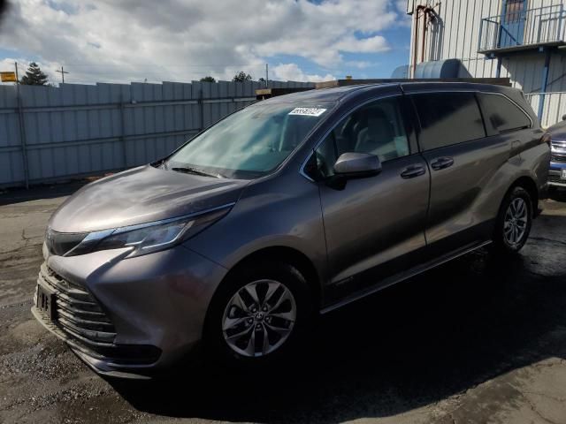 2021 Toyota Sienna LE