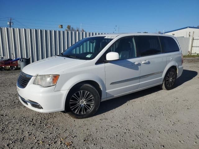 2013 Chrysler Town & Country S