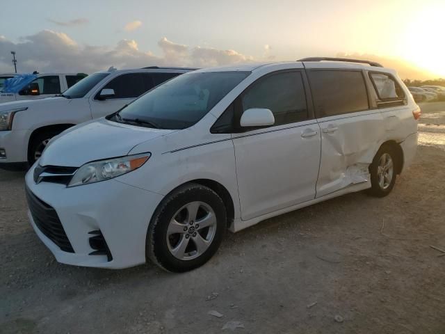 2018 Toyota Sienna LE