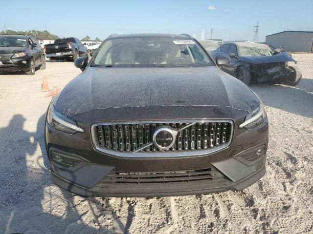 2023 Volvo V60 Cross Country Plus