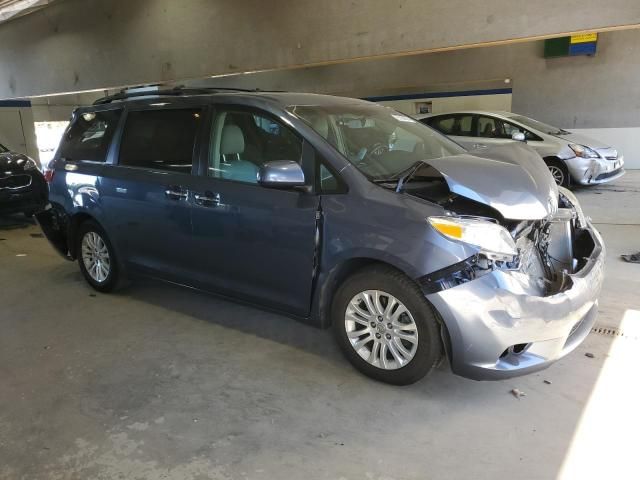 2016 Toyota Sienna XLE