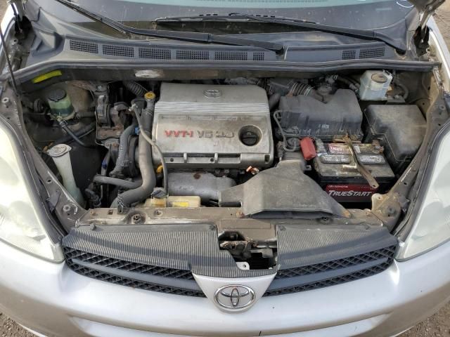 2004 Toyota Sienna XLE