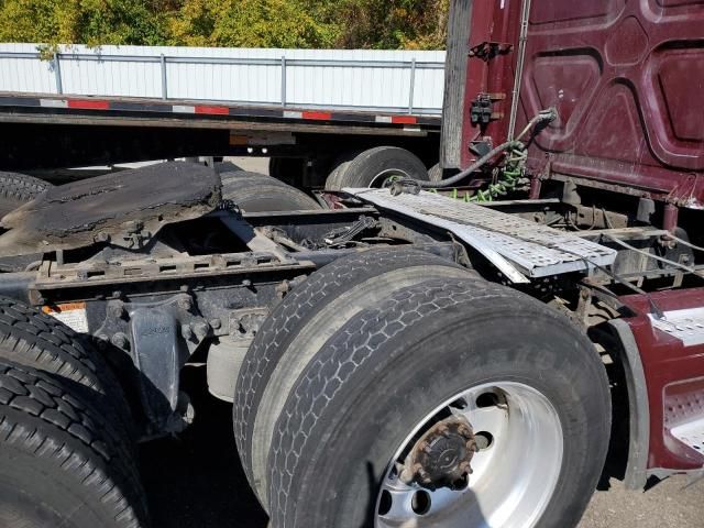 2013 Freightliner Cascadia 125