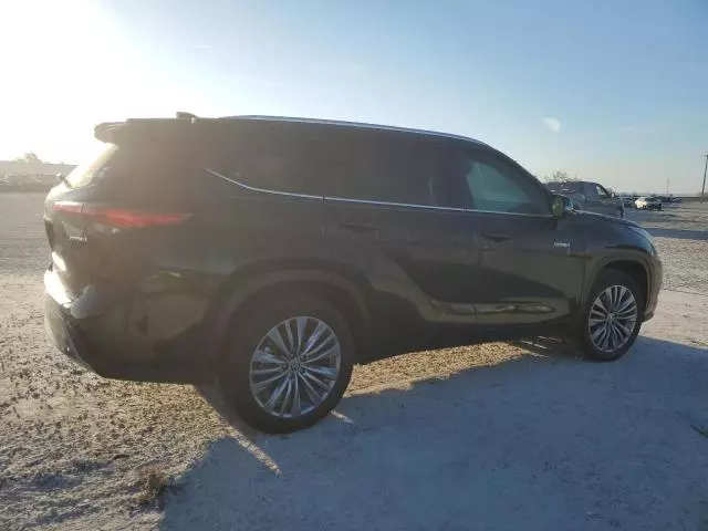 2021 Toyota Highlander Hybrid Platinum