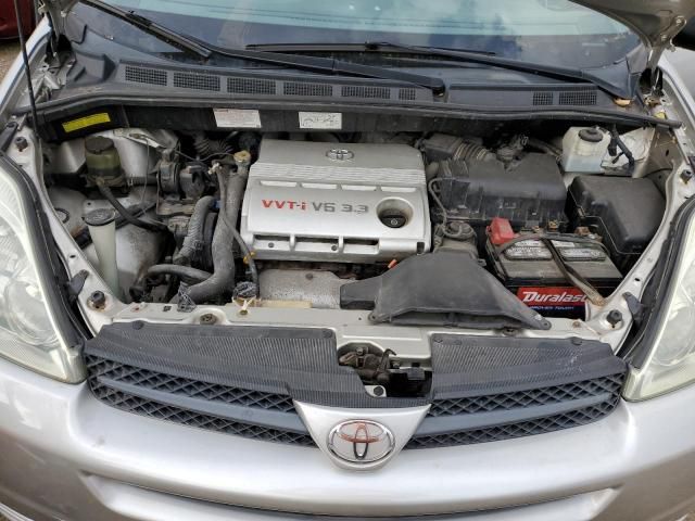 2004 Toyota Sienna CE