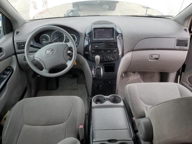 2004 Toyota Sienna LE