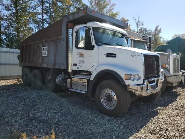 2019 Volvo VHD