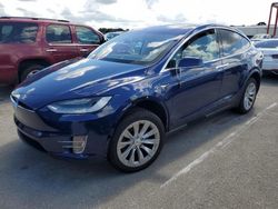 Carros dañados por inundaciones a la venta en subasta: 2017 Tesla Model X