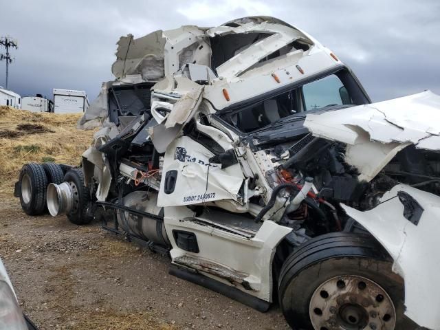 2022 Freightliner Cascadia 126