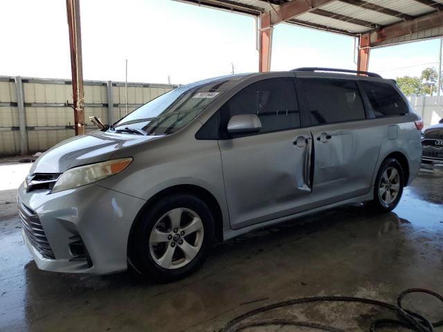 2018 Toyota Sienna LE