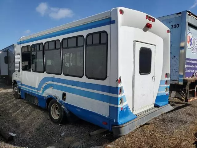 2012 Ford Econoline E350 Super Duty Cutaway Van