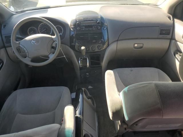 2005 Toyota Sienna CE