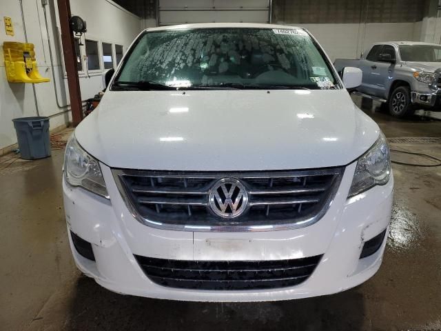 2010 Volkswagen Routan SE