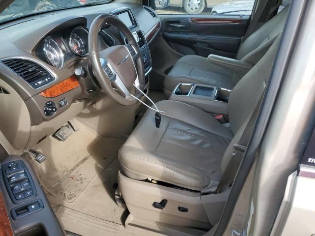 2013 Chrysler Town & Country Touring L