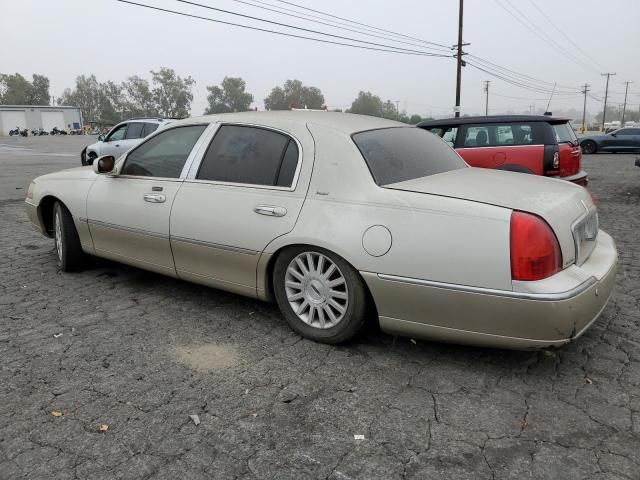 2005 Lincoln Town Car Signature Limited