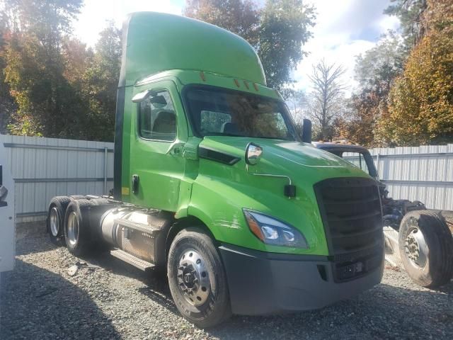 2020 Freightliner Cascadia 116