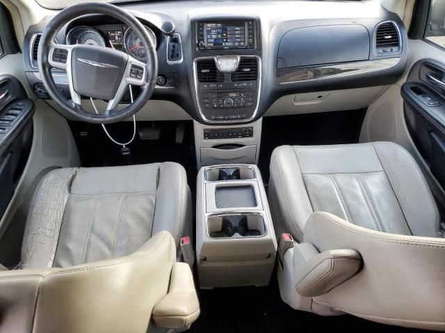 2013 Chrysler Town & Country Touring L