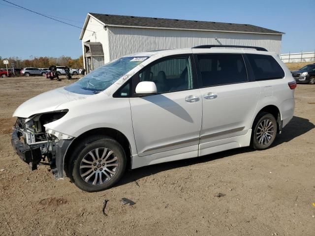 2020 Toyota Sienna XLE