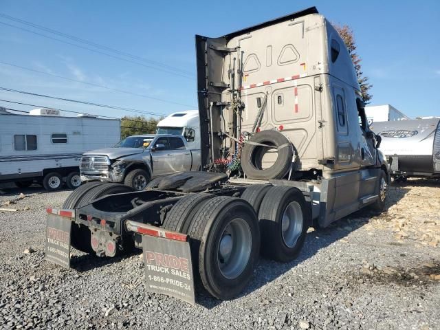 2019 Freightliner Cascadia 126