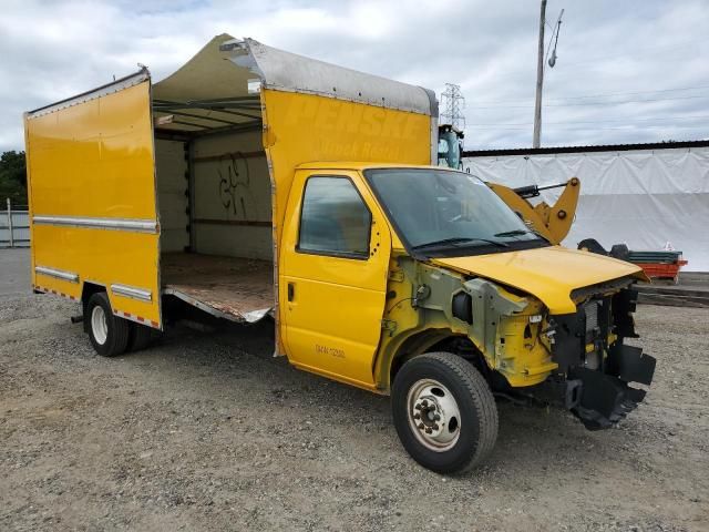 2021 Ford Econoline E350 Super Duty Cutaway Van