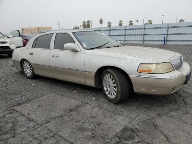 2005 Lincoln Town Car Signature Limited