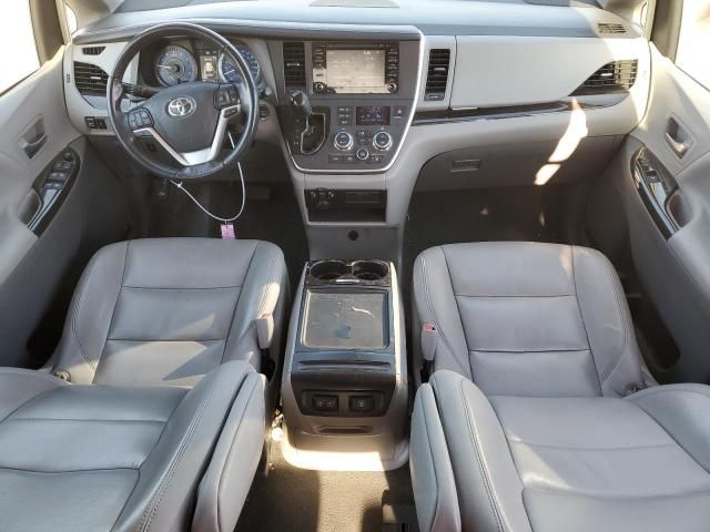 2020 Toyota Sienna XLE